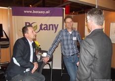 Geert Jeucken en Peter Korsten van Botany, druk in gesprek bij hun stand