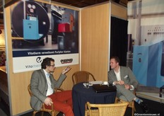 Marcel van Haarlem van Vitotherm voert goede gesprekken in de stand.