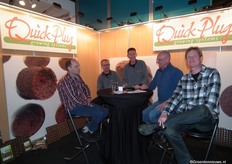 Drukte bij QuickPlug: Vincent Kruijvenhoven, Edwin Valstar, Erik de Ruijter, Arie Vreugdenhil en Jan Derk van den Bos