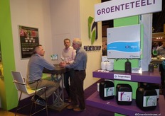 Bij Horticoop wordt op donderdagavond laat nog gewerkt! Ed van de Schoor, John Sonneveld en Rob Bierman.