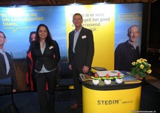 Stedin maakte hun debuut op de beurs en dat is goed bevallen. Op de foto Jacqueline Fernandes en Leen Molenaar.