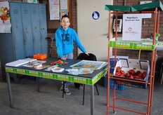 Zijn zoon doet de verkoop!