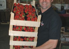 Aardbeien- en aspergeteler Peter van de Ven van kwekerij Vennenhof
