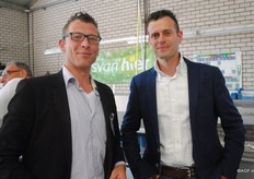 Martijn Bax van VersPartners staat na te genieten van een worstenbroodje van First Class Bakery