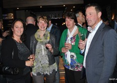 Suzanne Kester en Annemarie van Ruyven van ABC Westland Beheer, Gerdien van der Kooij en Rob Keijzer van CBizz