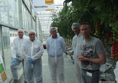 In de bekende pakken met de veredelaar de kas in.