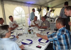 Na het informatieve gedeelte, begint het diner (wat overigens niet minder informatief hoeft te zijn)