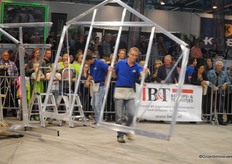 Het tempo zit er direct goed in