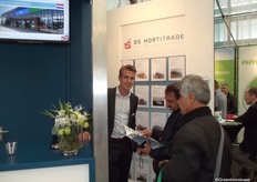 Dave Debets of DS HortiTrade and Debets-Schalke. Some machines were published in the booth.