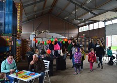 Bij de buren, bij kwekerij Ammerlaan-Ambacht, kon men zelfgemaakte broodjes krijgen