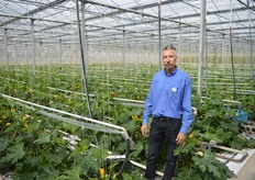 "Chris den Ouden vertelde over de assortimentsuitbreidingen in zijn kas: "Wij zijn niet zo'n groot bedrijf, de afzetcoöperatie wil diversificeren en ik vind het leuk om te experimenten - en dus breidt het assortiment zich uit."