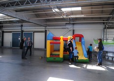 En natuurlijk een springkussen.