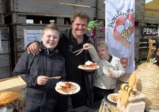 Rinus van Wezel maakte een impressie van Kom in de Kas in Lepelstraat, bij de familie Hereijgers.