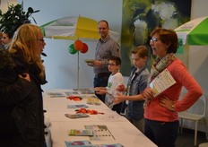 Informatiestand van de organisatie van Kom in de Kas.