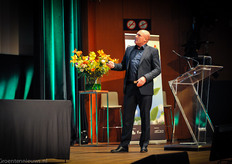 Kuipers sprak ook over de teelt van courgettes in de ruimte. Zonder licht en zonder zwaartekracht groeien ze alle kanten op.