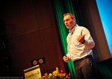 Martijn Wisse; hoe werkt zo'n robot nu eigenlijk? Kunnen we hem dingen leren? Drones kunnen in de toekomst ondersteunen in de teelt