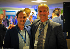 Yassin Lahiani van Koppert Biological Systems samen met Martin Helmich van Hoogendoorn.