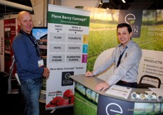 Trots bij het Flevo Berry Concept! Dick Sijm van NAK Agro en Kees van Giessen van Van den Elzen