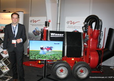 Koen Spierings van Widontec bij de Winner spuitmachine.
