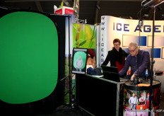 de fotostudio van ICE Agency, de deelnemens konden hier bijna a la minute een mooie kalender met hun eigen foto laten maken