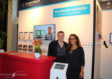 Maha Benachir van Hoogendoorn is het brein achter de app. Op de foto met Natascha Faessen (links)