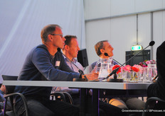 Aan de andere kant Andre van Paassen, Arcadia, en Mark van der Werf.