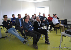 Probeer deze groep maar eens binnen de tijd te houden als ze over tomaten telen kunnen discussieren