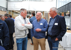 Terwijl de serieuze mannen hier staan ;) Thijs van der Berg van Van der Berg Roses met Ton van der Kooij van Van der Ende Pompen