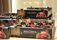 Een cadeautje voor de sprekers: zachtfruit van BelOrta.