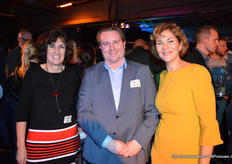 Wilko Wisse (Lans) geflankeerd door Nicolet van der Mark (Mirakuleus) en Angelique Koolstijn (Westland Marketing)