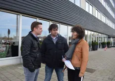 Dirk Dreschler van Bunzl (l), Ulko Stoll van Chain en Wilma van den Oever van het GroentenFruit Huis