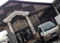 De ingang van de Mercado/Markthal in Lissabon, die dagelijks is geopend vanaf 6 uur 's morgens.