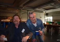 Lei Matthijssen van Matthijssen VOF en John Wijnen van Riny van der Staak B.V hebben plezier tijdens ontvangst met koffie