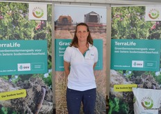Nicole Bil van DSV Zaden. ze staat met Terralife. Het groenbemestermengsel voor een betere bodem.