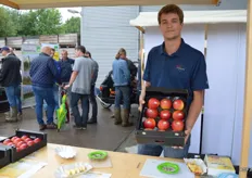 Koen Merkus van Fresh Forward presenteert het nieuwe biologische appelras Natyra Bio.