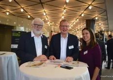Directeur Consumer Panels Gfk Helmut Hübsch in gesprek met Thomas Hauke van GS1 en Anne Mansky van Gfk SE