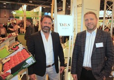 Victor Bernad en Gunther De Boelpaep van DBS Agro zijn hier om aan de internationale geïnteresseerden te laten zien wat zij in huis hebben. Vooral in de mogelijkheden van Aziatische markt zien zij toekomst.