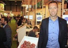 Jurgen Duthoo van Bart's Potato Company ziet verschillende nationaliteiten op de beurs verschijnen, waaronder veel mensen uit Zuid- en Oost-Europa. Zelf kijkt hij of het momenteel mogelijk is om aardappelen naar het Midden-Oosten te exporteren. Doordat de aardappelprijs laag is, kan hij in die regio de concurrentie aangaan met landen zoals India en Pakistan.