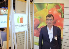 Voor Christian Vervaeke van Vervaeke groenten en fruit is het de eerste keer dat hij een stand heeft in Madrid. Doordat er vanuit zijn klanten vraag naar was, heeft Christian uiteindelijk besloten om dit jaar niet als bezoekers, maar als standhouder de Fruit Attraction te bezoeken. De tijdwinst die zijn klanten, maar ook Christian, heeft door op de beurs te staan, is een van de belangrijke redenen om dit jaar in Madrid aanwezig te zijn.