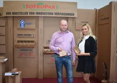 Het team van verpakkingsontwikkelaar SofruPak: eigenaar Adam Sikorski en een van zijn medewerkers