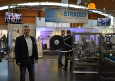 Michael Fuchs poseert voor de stand van Strauss Technology