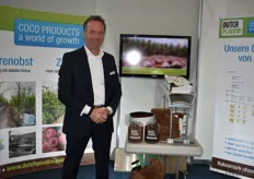 Wim Roosen van Firma Dutch Plantin is gespecialiseerd in het fabriceren van kokos-substraten