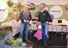 De mannen van Selecta-One. Joost Rabbering en Matthias Matuschek. Ze presenteerde hun nieuwe vastenplanten- mix met vaak een gras erin of een Heuchera.