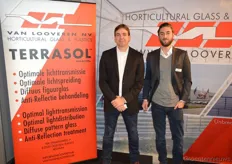 Toon Thys en Jeremy Aussems van Van Looveren promoten op de TBR Venray hun Terrasol - diffuus glas