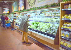 Lange koelschappen, producten die dat nodig hebben blijven in de gekoelde keten