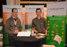 Joan Timmermans en Maikel van de Ven van NovaCropControl, gespecialiseerd is plantsapmetingen voor aardbeien en zachtfruit.