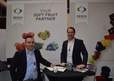 Sjoerd Gipmans en Richard Schrama van Desch Plantpak, voor de aardbeiensector gespecialiseerd in stektrays.