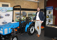 Peter Kuijlen van ZHE Trading showt de BCS/Illmer combinatie.