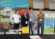 Daan van Empel, Alexander Formsma en Janny Trouw van ZLTO met Hans Schilders van Actor hij is consulent voor de open teelt.