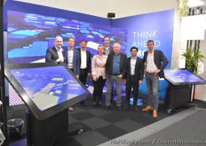 "Het Hortilux-team met de slogan "Think ahead, grow smart"
